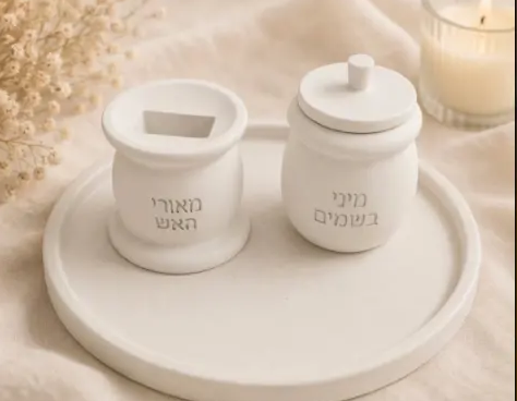 סט הבדלה מבטון פולימרי על מגש עגול